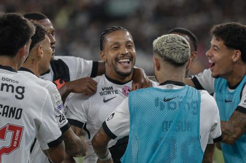 Capixaba David comemora gol pelo Vasco
