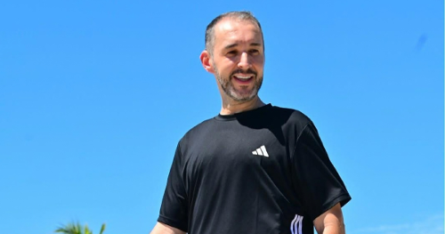 Padre Diego Carvalho na orla de Camburi
