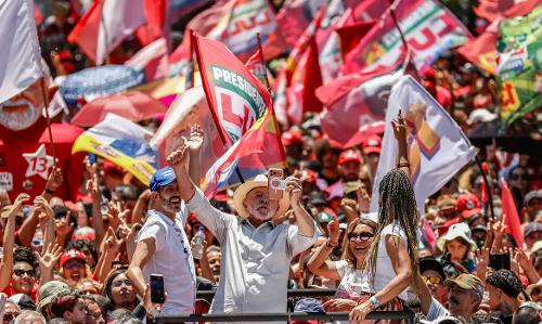 Lula participou de ato de campanha para o segundo turno das eleições em Ceilândia, região administrativa do Distrito Federal