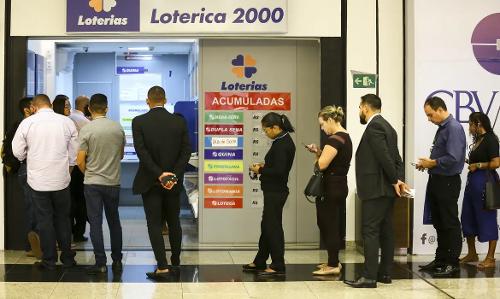 Fila em agência lotérica da Caixa