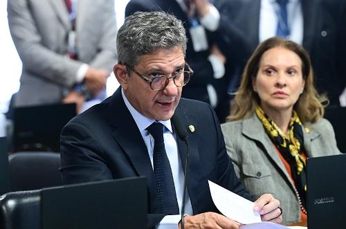 Senador Rogério Carvalho relatou a PEC da Segurança Pública