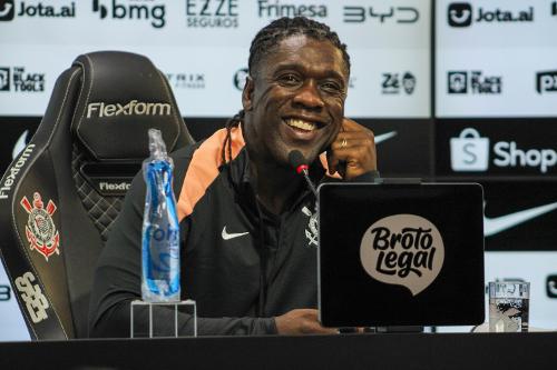 Clarence Seedorf e apresentado oficialmente como novo treinador do Sport Club Corinthians Paulista
