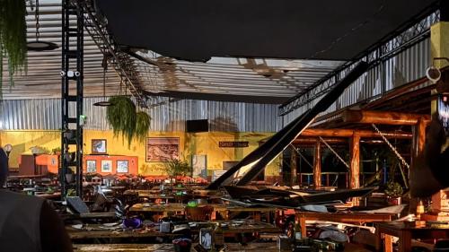 Chuva, granizo e ventos fortes provocaram alagamentos, destelhamentos, queda de árvores e interrupções no fornecimento de energia elétrica.