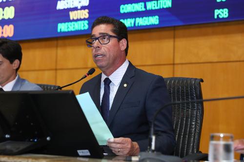 Marcelo Santos preside sessão plenária da Ales