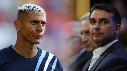 Richarlison apresenta documentos de compra de propriedade em disputa com Flávio Bolsonaro
