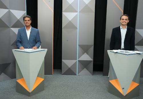 Os candidatos ao Governo do ES Ricardo Ferraço e Lorenzo Pazolini durante o debate da TV Gazeta