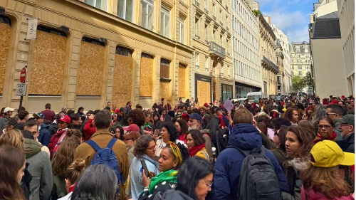 Brasileiro vota em Paris e destaca clima "bem de casa" na eleição