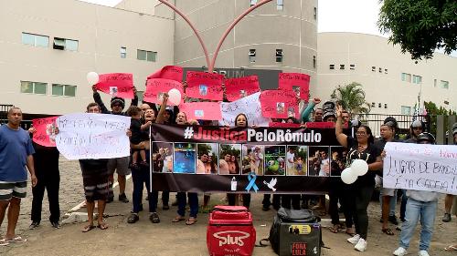 Manifestantes pedem justiça por motoboy morto em acidente em Colatina