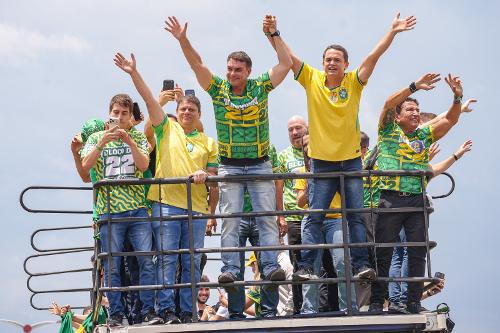 Ato de campanha de Flávio Bolsonaro na Praia de Camburi